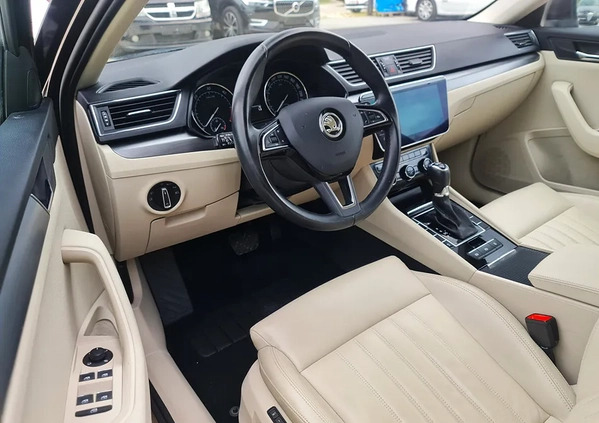 Skoda Superb cena 59900 przebieg: 232700, rok produkcji 2017 z Płock małe 596